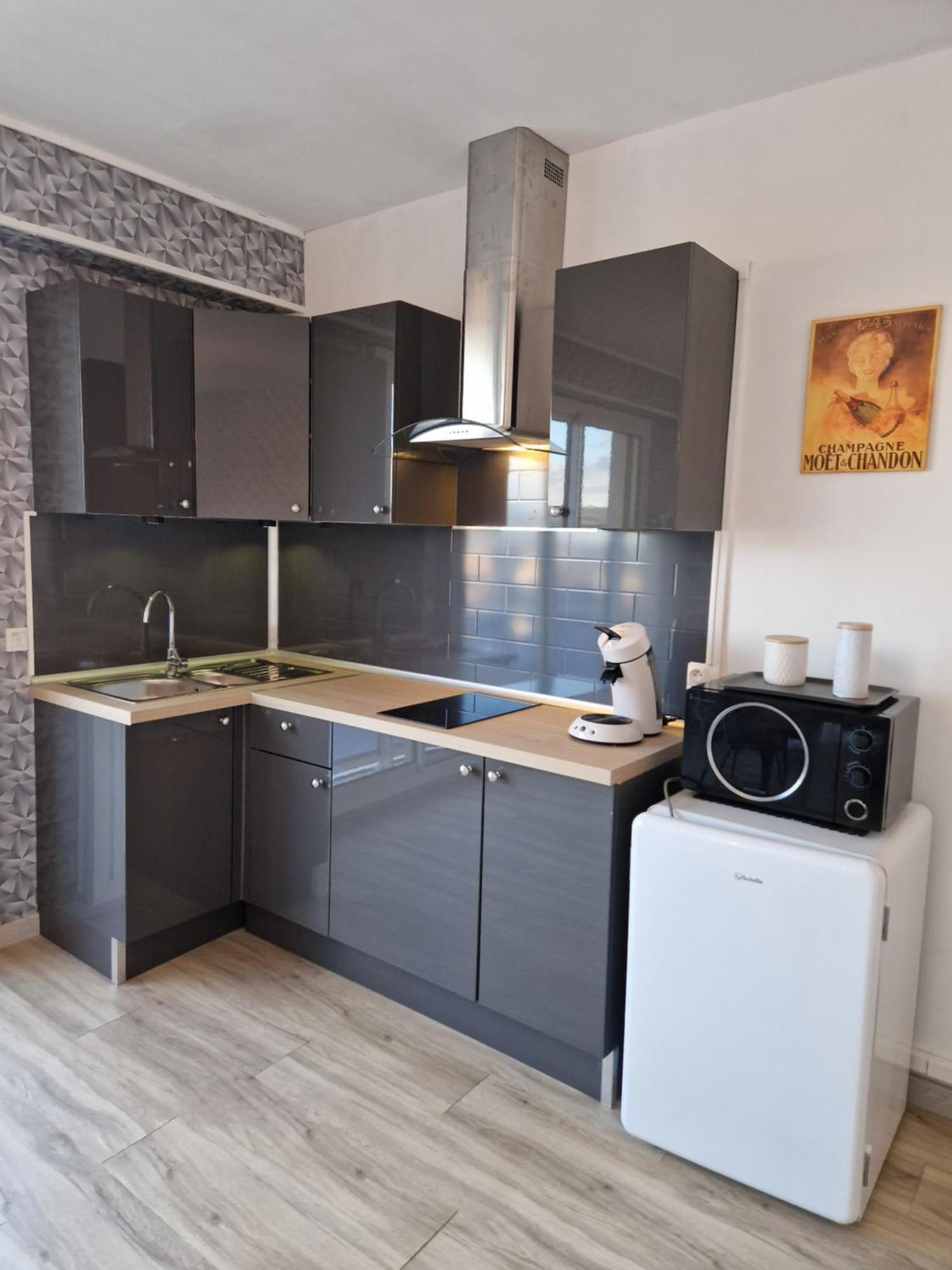 Studio Avenue De Champagne إيبيرني المظهر الخارجي الصورة