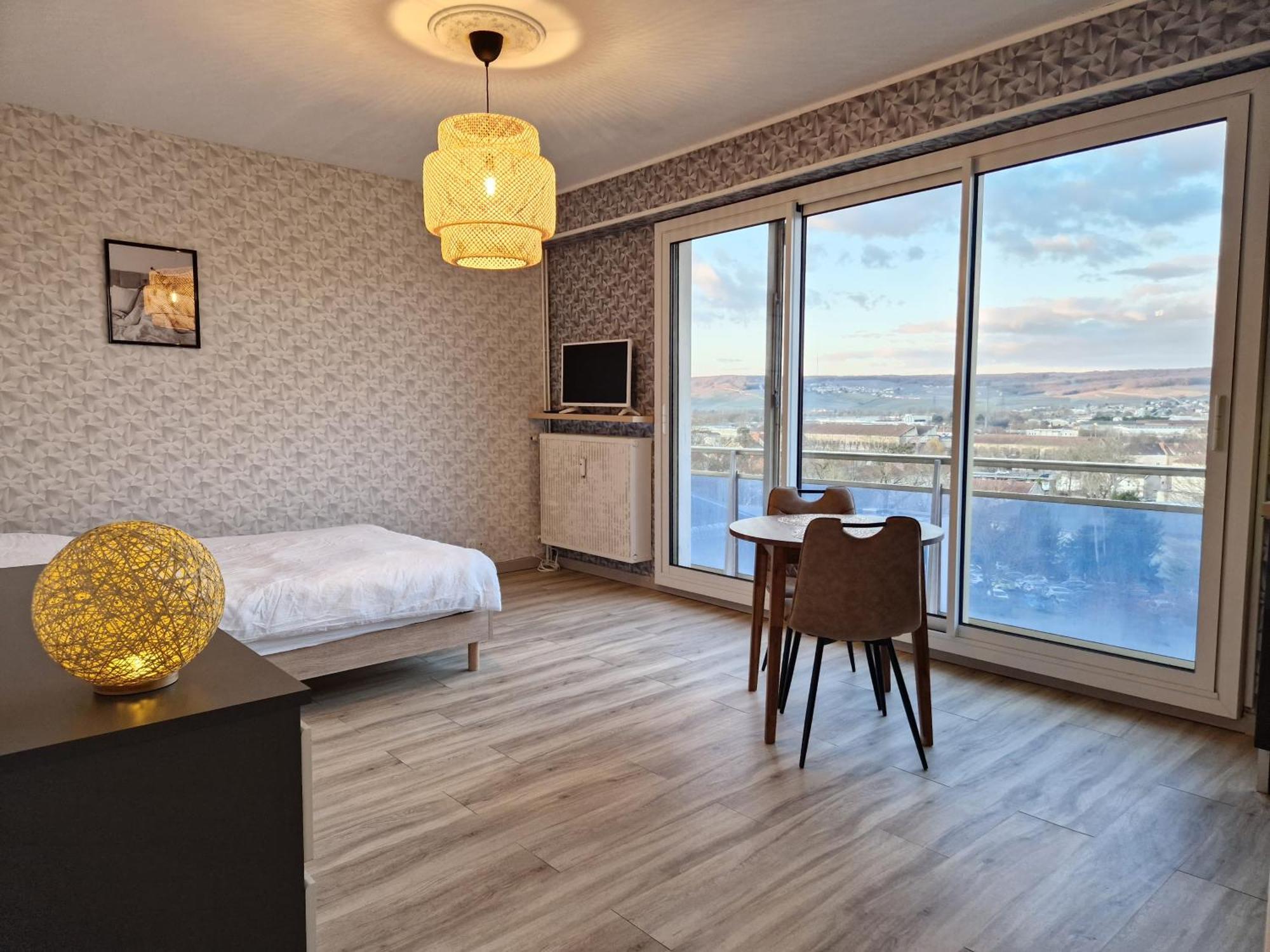 Studio Avenue De Champagne إيبيرني المظهر الخارجي الصورة